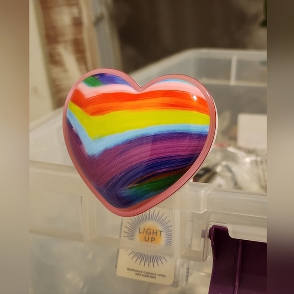 BATH & BODY WORKS water color rainbow HEART LIGHT UP WALLFLOWER PLUG NWT - Picture 1 of 3
